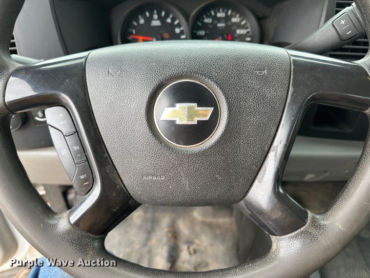 image for item DM2555 2013  Chevrolet Silverado 1500  flatbed truck