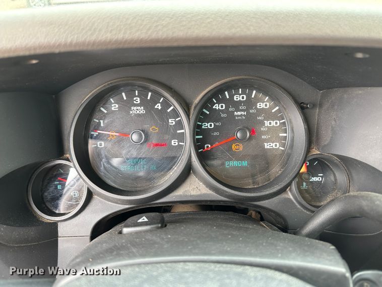 image for item DM2555 2013  Chevrolet Silverado 1500  flatbed truck