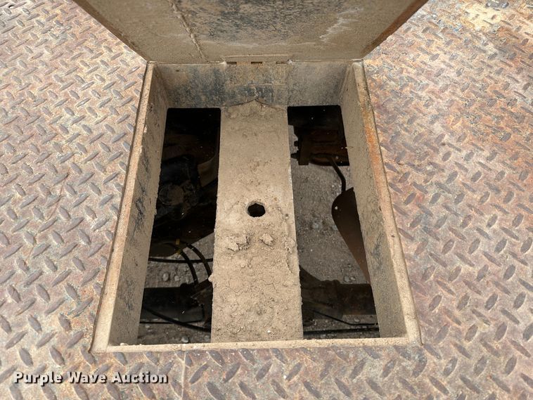 image for item DM2555 2013  Chevrolet Silverado 1500  flatbed truck