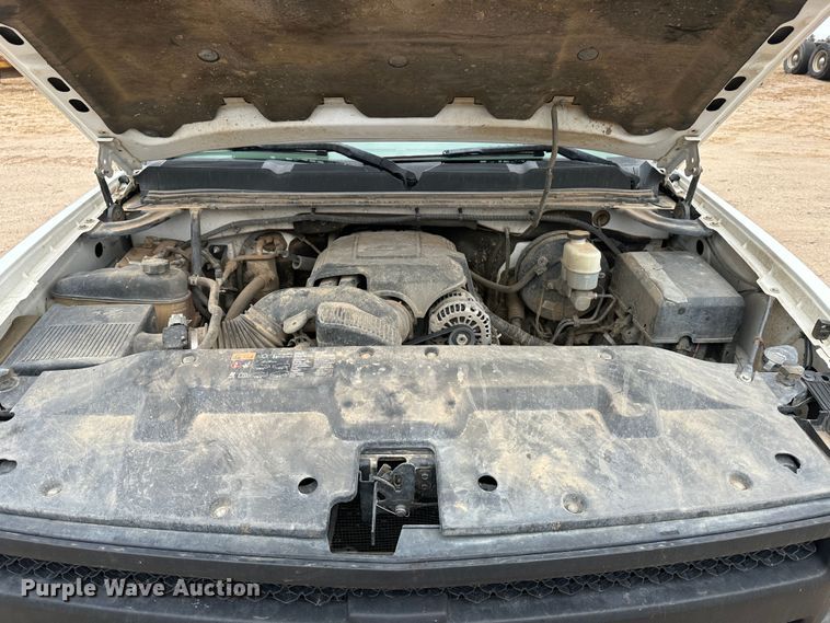 image for item DM2555 2013  Chevrolet Silverado 1500  flatbed truck