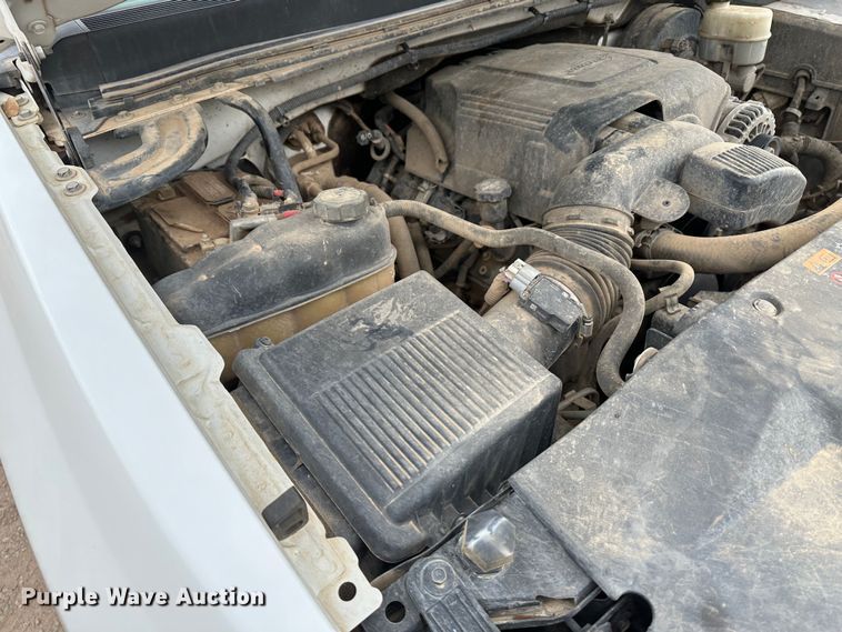 image for item DM2555 2013  Chevrolet Silverado 1500  flatbed truck