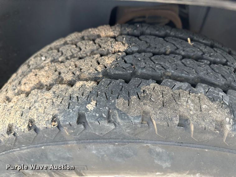 image for item DM2555 2013  Chevrolet Silverado 1500  flatbed truck