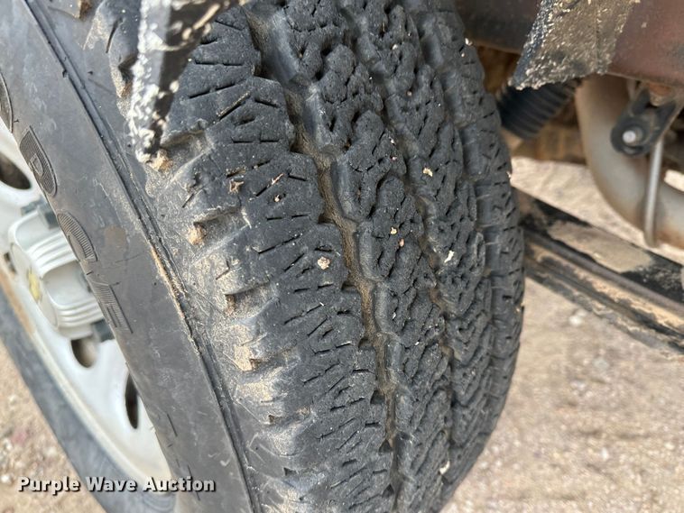 image for item DM2555 2013  Chevrolet Silverado 1500  flatbed truck