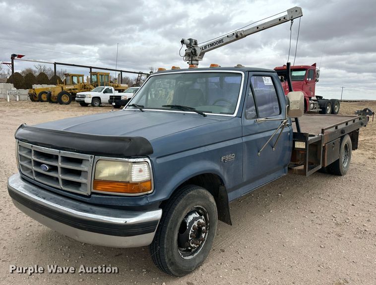 image for item DM2557 1995 Ford F350  flatbed truck