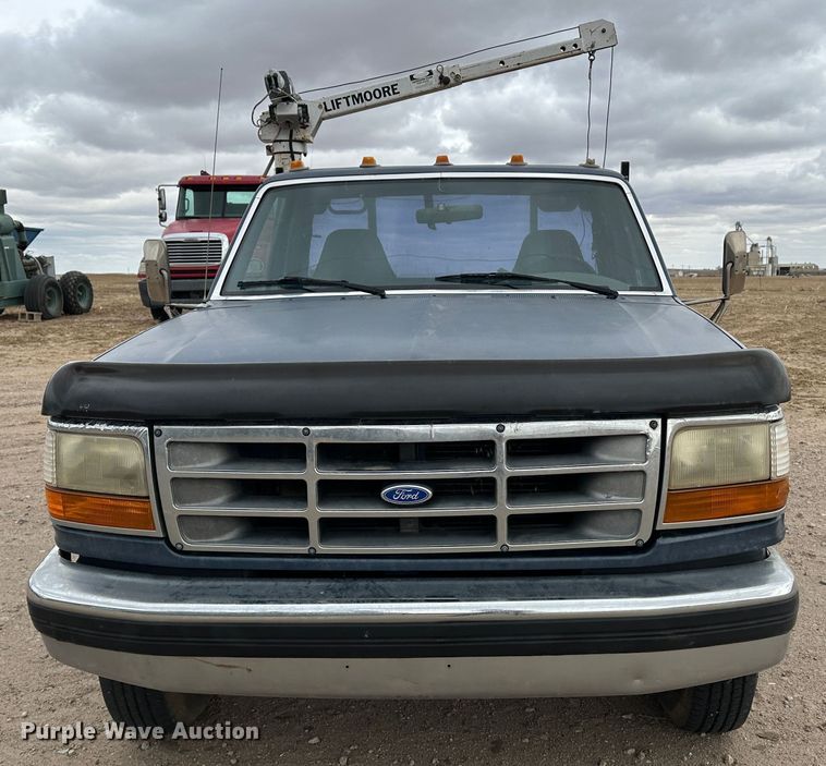 image for item DM2557 1995 Ford F350  flatbed truck
