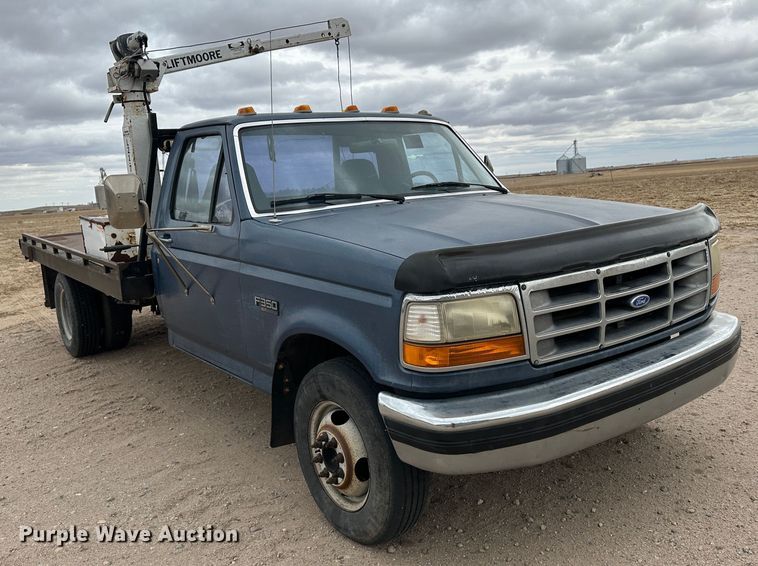 image for item DM2557 1995 Ford F350  flatbed truck