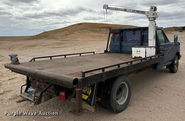 image for item DM2557 1995 Ford F350  flatbed truck