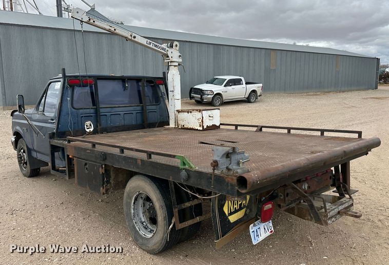 image for item DM2557 1995 Ford F350  flatbed truck
