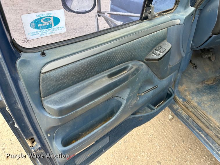 image for item DM2557 1995 Ford F350  flatbed truck