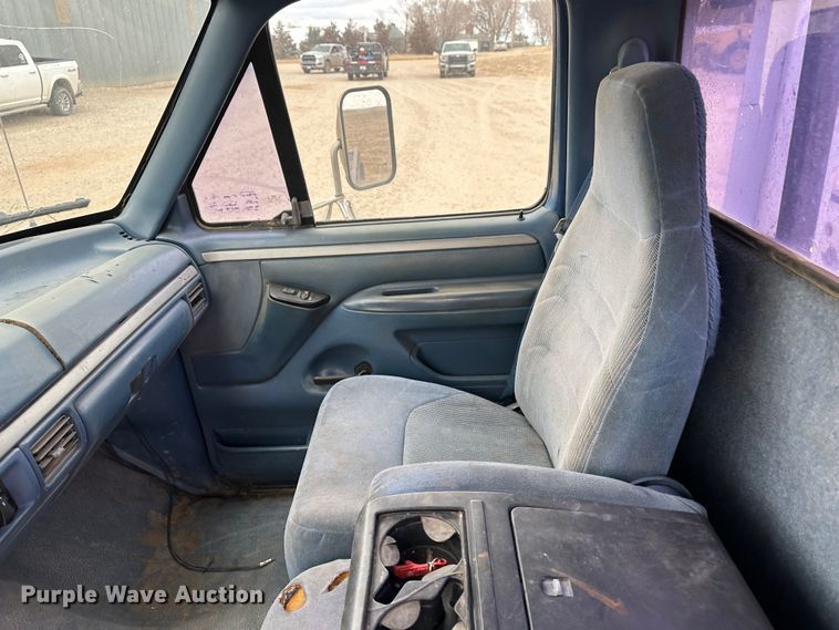 image for item DM2557 1995 Ford F350  flatbed truck