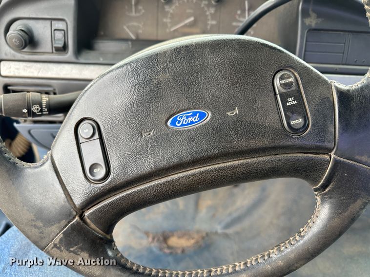 image for item DM2557 1995 Ford F350  flatbed truck