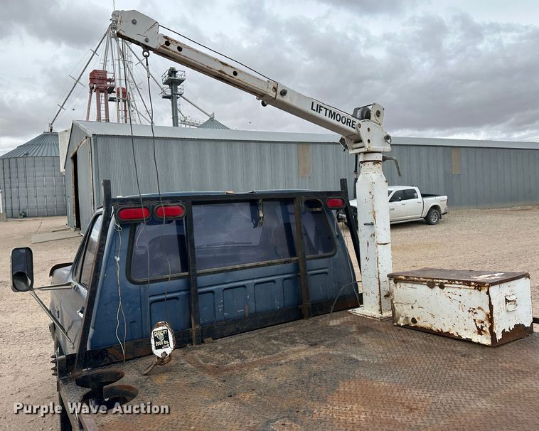 image for item DM2557 1995 Ford F350  flatbed truck