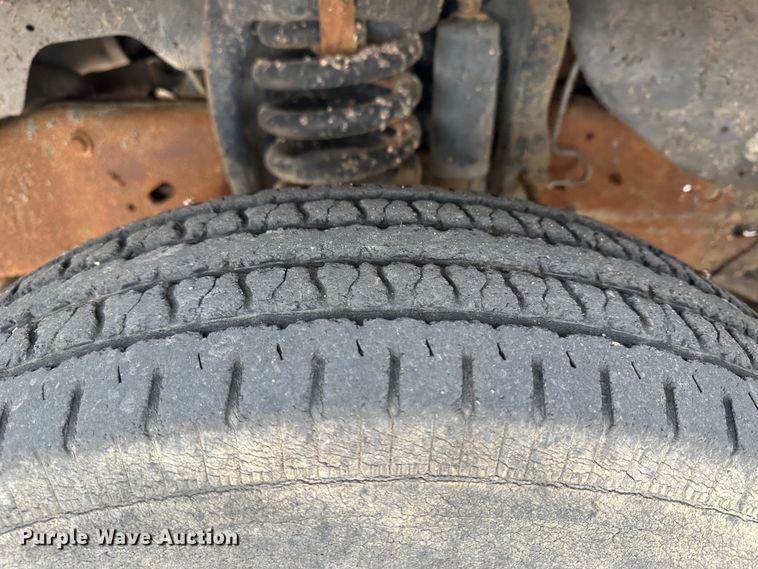 image for item DM2557 1995 Ford F350  flatbed truck