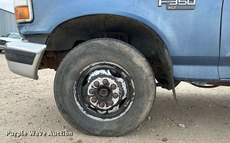 image for item DM2557 1995 Ford F350  flatbed truck