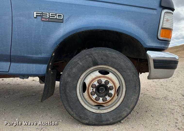 image for item DM2557 1995 Ford F350  flatbed truck