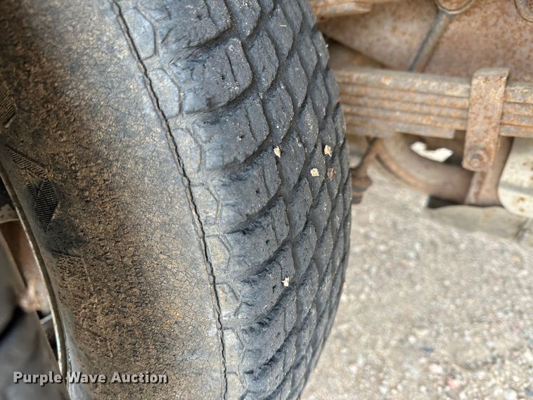 image for item DM2557 1995 Ford F350  flatbed truck