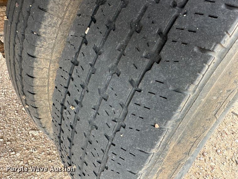 image for item DM2557 1995 Ford F350  flatbed truck