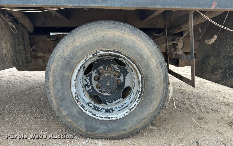 image for item DM2557 1995 Ford F350  flatbed truck