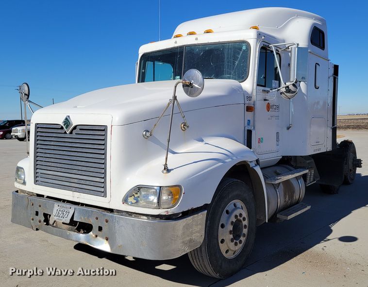 image for item DM8212 1998 International 9400 SBA  semi truck