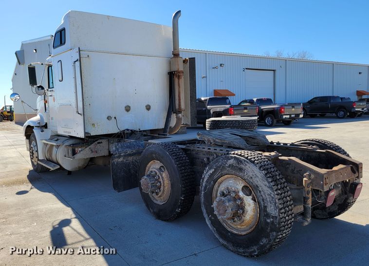 image for item DM8212 1998 International 9400 SBA  semi truck