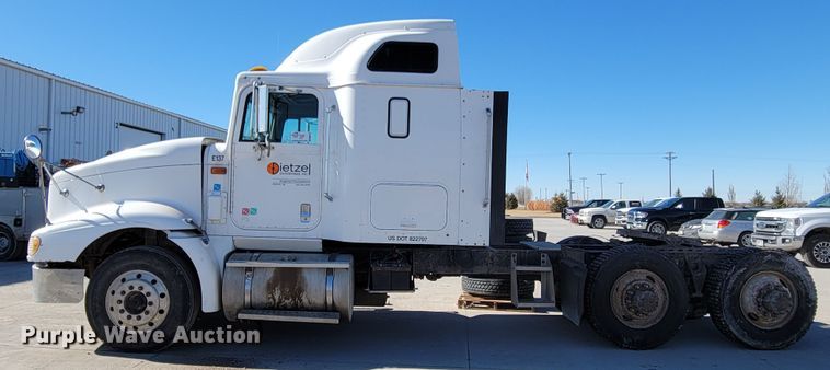 image for item DM8212 1998 International 9400 SBA  semi truck