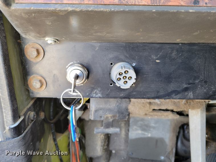 image for item DM8212 1998 International 9400 SBA  semi truck