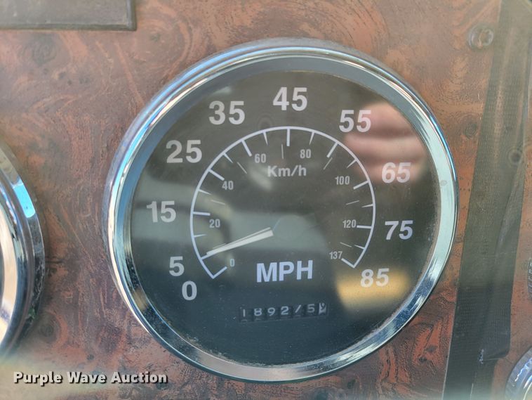 image for item DM8212 1998 International 9400 SBA  semi truck