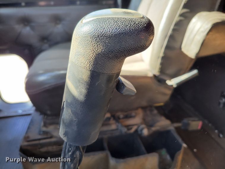 image for item DM8212 1998 International 9400 SBA  semi truck