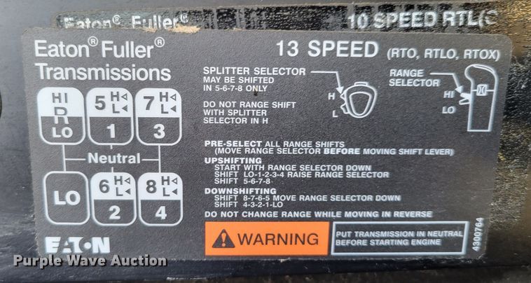 image for item DM8212 1998 International 9400 SBA  semi truck