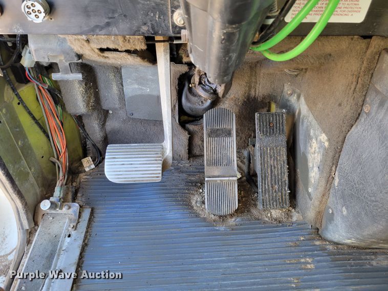 image for item DM8212 1998 International 9400 SBA  semi truck