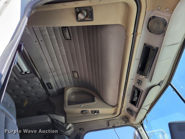 image for item DM8212 1998 International 9400 SBA  semi truck