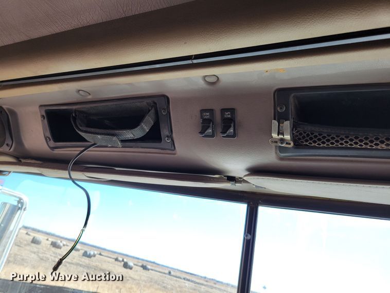 image for item DM8212 1998 International 9400 SBA  semi truck