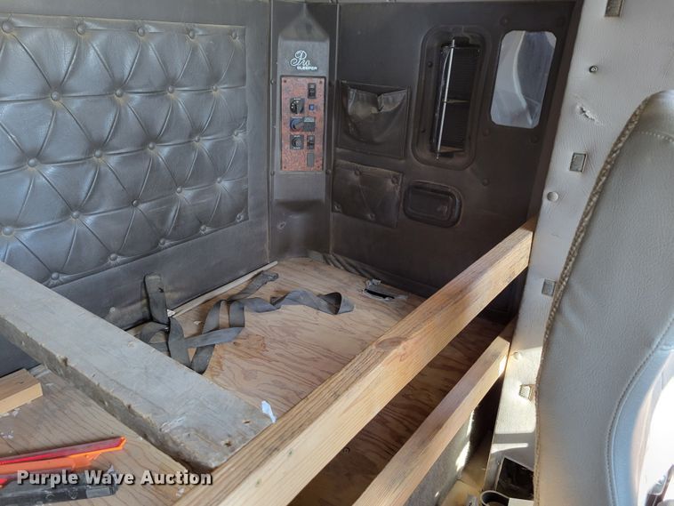 image for item DM8212 1998 International 9400 SBA  semi truck