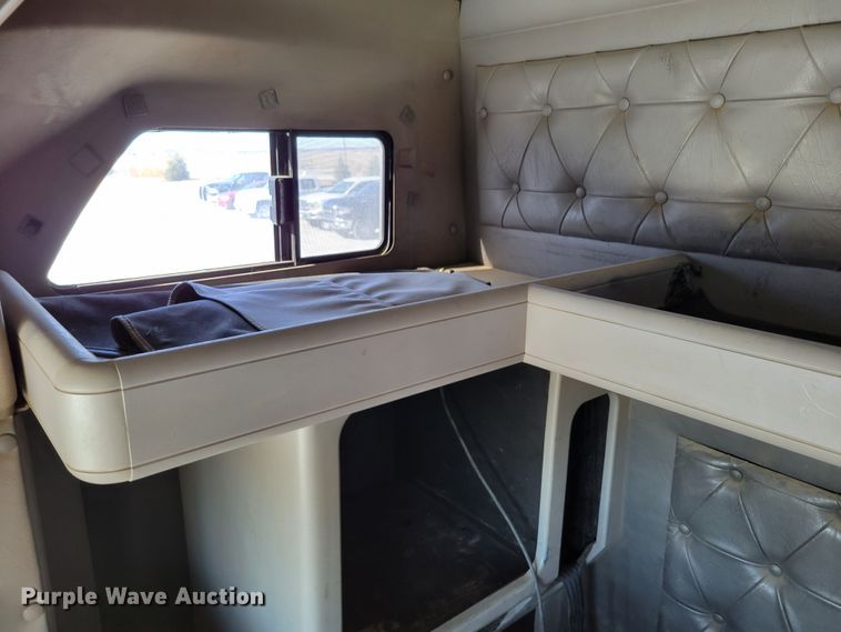 image for item DM8212 1998 International 9400 SBA  semi truck