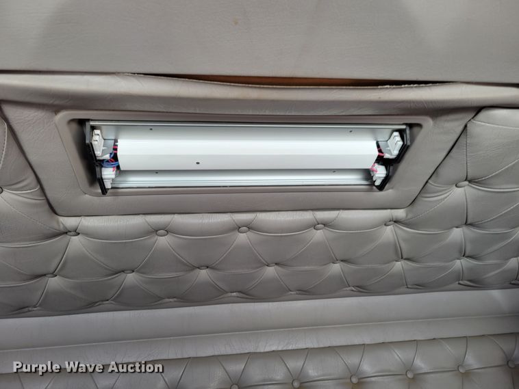 image for item DM8212 1998 International 9400 SBA  semi truck