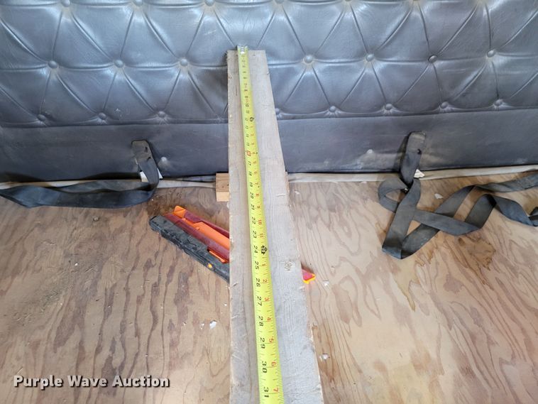 image for item DM8212 1998 International 9400 SBA  semi truck