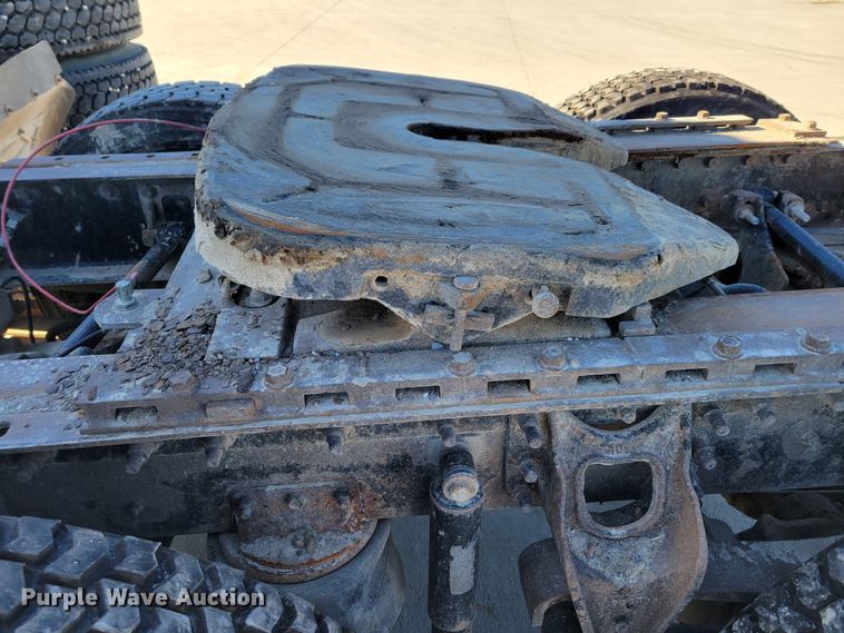 image for item DM8212 1998 International 9400 SBA  semi truck