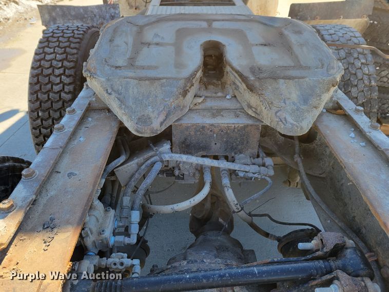 image for item DM8212 1998 International 9400 SBA  semi truck