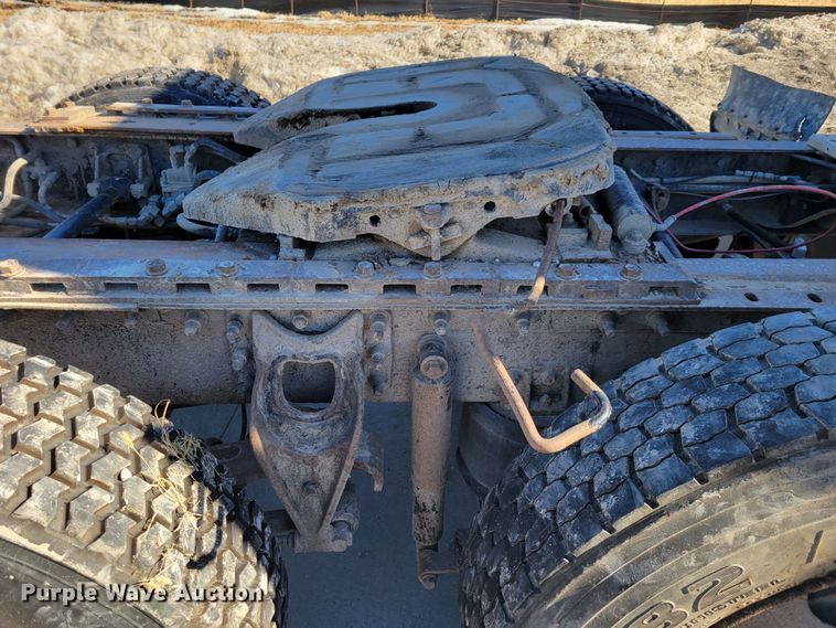 image for item DM8212 1998 International 9400 SBA  semi truck