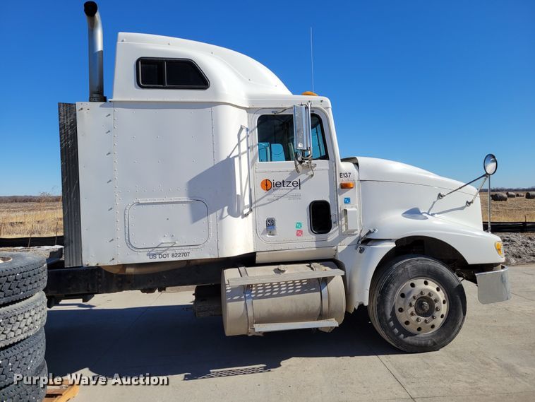 image for item DM8212 1998 International 9400 SBA  semi truck