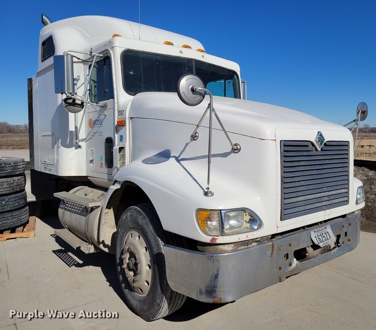 image for item DM8212 1998 International 9400 SBA  semi truck