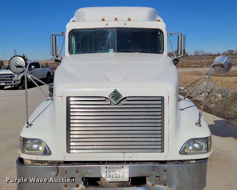 image for item DM8212 1998 International 9400 SBA  semi truck