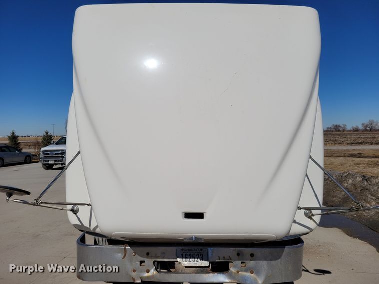 image for item DM8212 1998 International 9400 SBA  semi truck