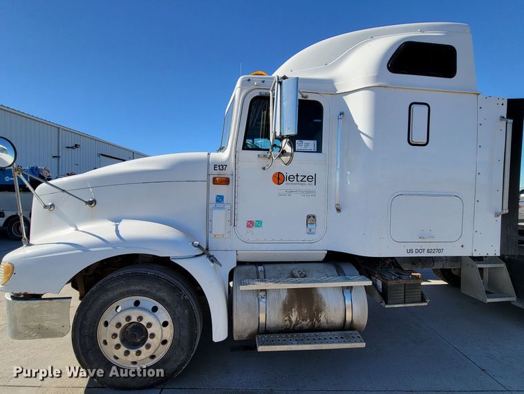 image for item DM8212 1998 International 9400 SBA  semi truck