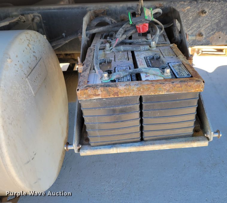 image for item DM8212 1998 International 9400 SBA  semi truck