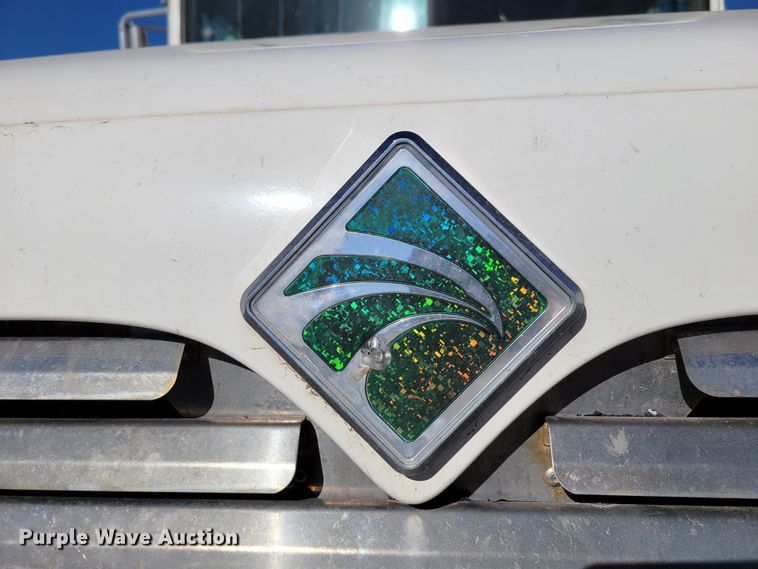 image for item DM8212 1998 International 9400 SBA  semi truck