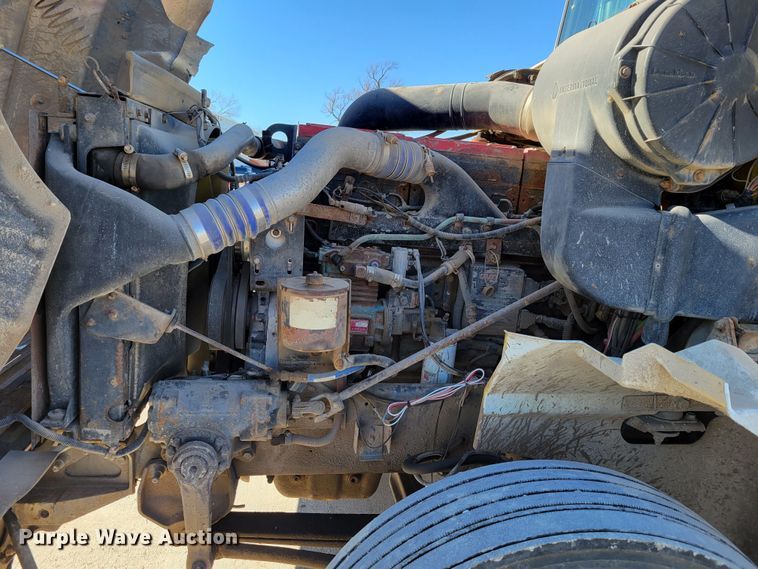 image for item DM8212 1998 International 9400 SBA  semi truck