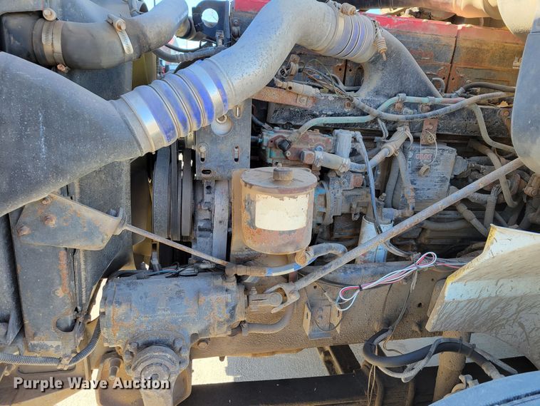 image for item DM8212 1998 International 9400 SBA  semi truck