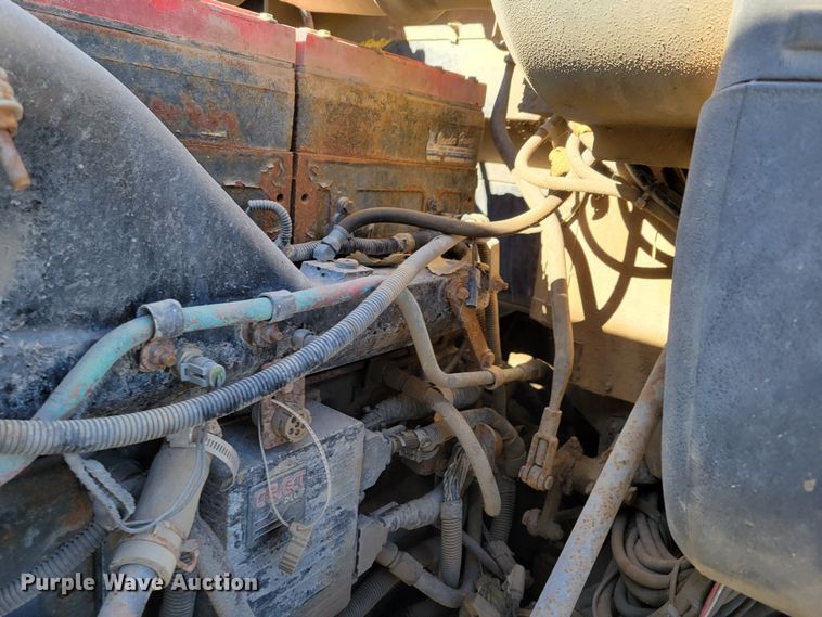 image for item DM8212 1998 International 9400 SBA  semi truck