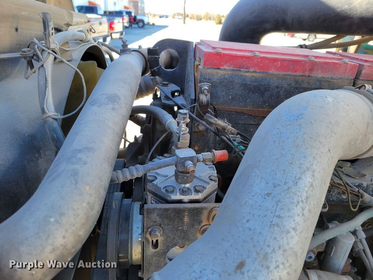 image for item DM8212 1998 International 9400 SBA  semi truck